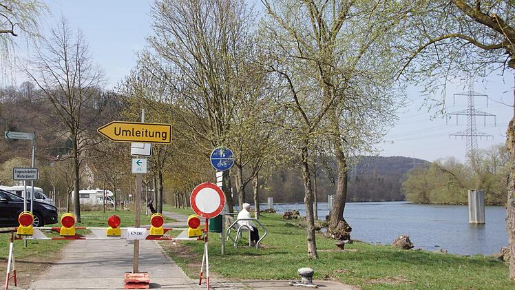 Der Maintalradweg ist derzeit von der Eltmanner Slipstelle in Richtung Eltmann gesperrt, weil direkt neben dem Radweg die Hauptwasserleitung geborsten ist und die Baustelle auch den Radwegverkehr beeinträchtigt.