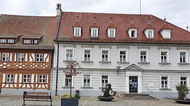 Im H&ouml;chstadter Rathaus herrscht B&uuml;rgermeister Gerald Brehm. Im Stadtrat gibt es inzwischen eine gro&szlig;e Vielfalt. Foto: Johanna Blum