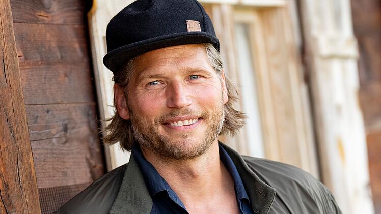 Sebastian Ströbel verrät im Interview, warum das Pendeln zwischen seinem Arbeitsplatz und seinem Wohnort nicht immer so einfach ist.