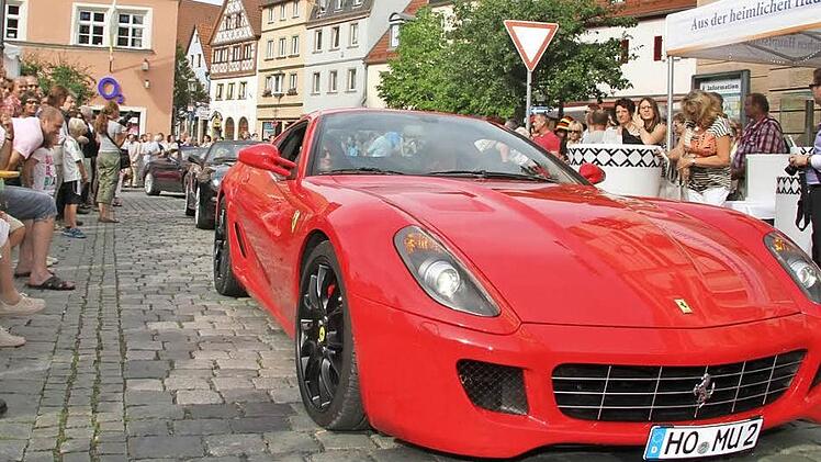 Die Nobel-Karossen werden bei der italienischen Nacht wieder etliche Blicke auf sich ziehen.  Foto: Sonja Adam