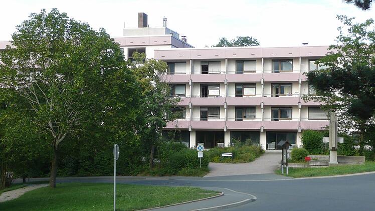 Das ehemalige Altenheim in der Nordgauerstraße wird bald nicht mehr als Asylbewerberunterkunft dienen. Foto: Popp
