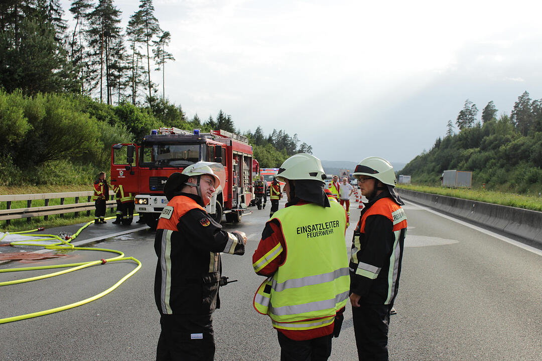 A9 bei Pegnitz: Sattelzug geht in Flammen auf
