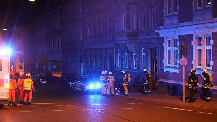 In Hof geriet am Donnerstagmorgen ein Wohnhaus in Brand. Foto: News5/Fricke