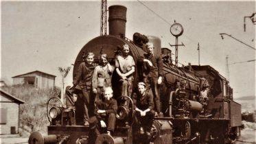 Eisenbahnernachwuchs im Jahre 1949. Die Ausbildung erfolgte im Bahnbetriebswerk.  Repro: Gerd Fleischmann