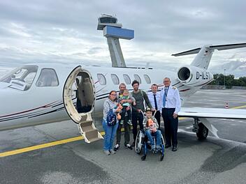 Pilot erfüllt größten Traum von todkrankem Ben (8) - Familie erlebt herzergreifenden Moment