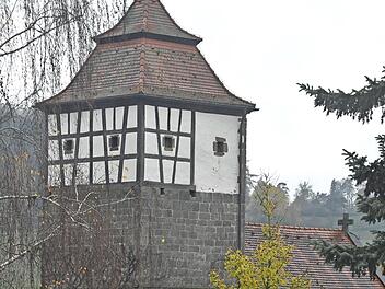 Der eigenwillige Turm der Kirche in Junkersdorf wird auch geprägt von seinem Fachwerkaufbau. Pfarrer Stefan Köttig lädt hier am Sonntag um 10 Uhr zum Kirchweihgottesdienst ein.
