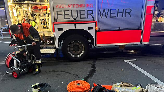 Gro&szlig;einsatz in Aschaffenburg: Mehrere Verletzte bei Brand in Seniorenheim