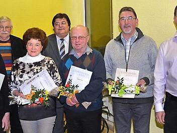 Ehrungen beim Obst- und Gartenbauverein Pressig (v. l.): Theodor Kaim, Edgar Bärenz (stellvertretender Kreisvorsitzender), Kunigunde Detsch, 2. Bürgermeister Wolfgang Förtsch, Rudi Räder, Helmut Müller, Andreas Schorn (1. Vorsitzender) Foto: K.- H. Hofmann