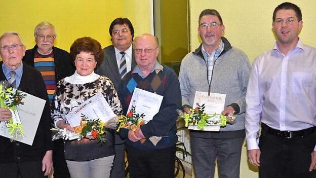 Ehrungen beim Obst- und Gartenbauverein Pressig (v. l.): Theodor Kaim, Edgar Bärenz (stellvertretender Kreisvorsitzender), Kunigunde Detsch, 2. Bürgermeister Wolfgang Förtsch, Rudi Räder, Helmut Müller, Andreas Schorn (1. Vorsitzender) Foto: K.- H. Hofmann