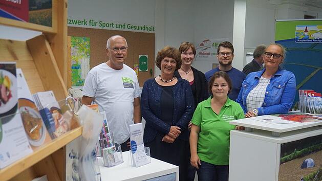 Mitarbeiter des neuen B&uuml;ros. Fotos: Tina Meier