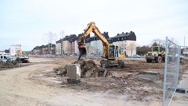 An der Ecke Starkenfeldstraße/Hartmannstraße soll ein "B&B"-Hotel entstehen, außerdem Büroräume,  eine Bäckerei mit Café, betreutes Service-Wohnen und Pflegewohngemeinschaften sowie eine Fachhochschule.  Investor  ist die Bamberger KRE Krakat Real Estate Group.