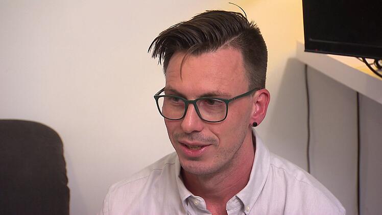 "Andere belehren liegt mir im Blut", sagt Lehrer und Hobbykoch Konrad (34) &uuml;ber sich.