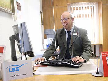 Heinz Müller hat die Sparkassen-Kunden in Unterleinleiter seit über 13 Jahren betreut. Fotos: Josef Hofbauer