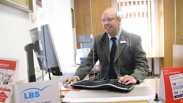 Heinz Müller hat die Sparkassen-Kunden in Unterleinleiter seit über 13 Jahren betreut. Fotos: Josef Hofbauer