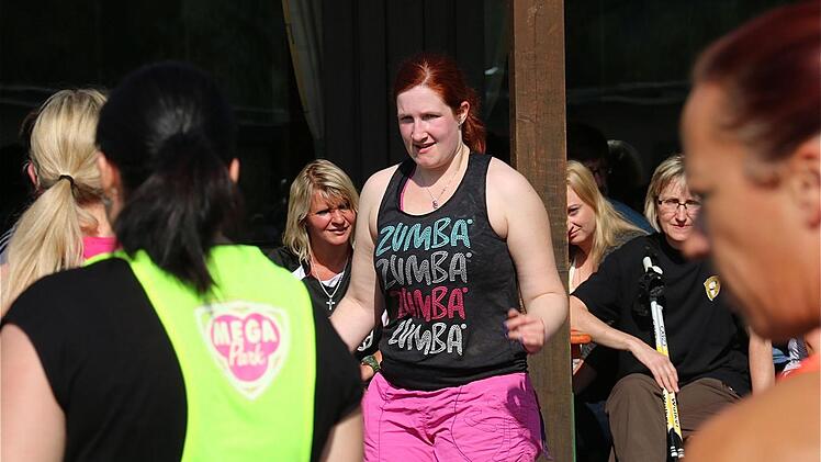 Zumba: Gesunde Bewegung im Takt der Musik macht Spaß und hält fit.