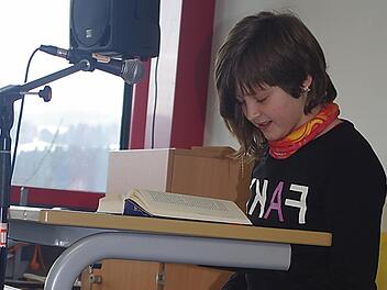 Alissa C. Spaaji holte für die CO II die Krone der Lesekönigin. Foto: Heike Schülein