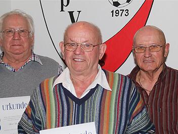 Seit 40 Jahren bei der Spielvereinigung (von links): Alfred Liczewski, Kurt Neuland und Günter Amend.
