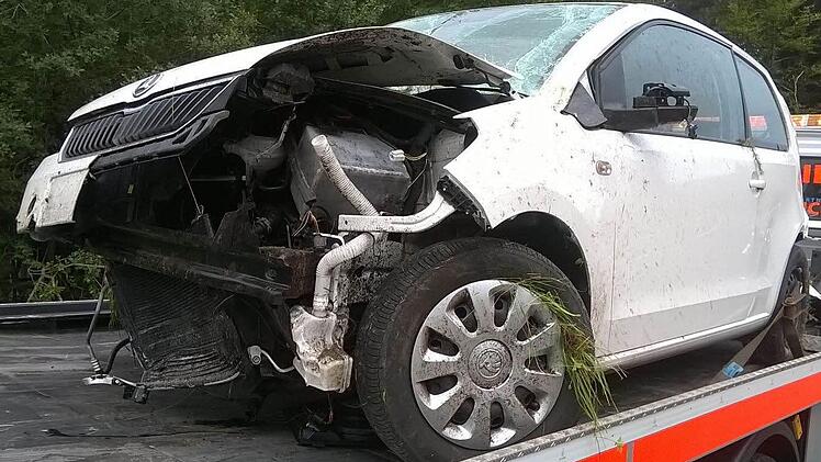 Der Skoda wurde im Front- und Heckbereich schwer beschädigt. Foto: Friedwald Schedel