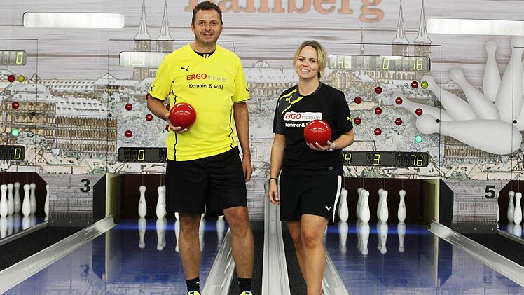 Die SKC-Kegler Uwe Wagner und Dany Kicker stehen auf der Heimbahn im Sportpark Eintracht, wo im April das Final Four in der Champions League sowohl bei den Damen als auch bei den Herren &uuml;ber die B&uuml;hne geht. Foto: sportpress