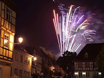 Das Feuerwerk "Magische Funken" tauchte am Samstagabend den Festplatz und die Altstadt von Königsberg  in den funkelnden Lichterglanz der Raketen und Leuchtkugeln. Gerold Snater