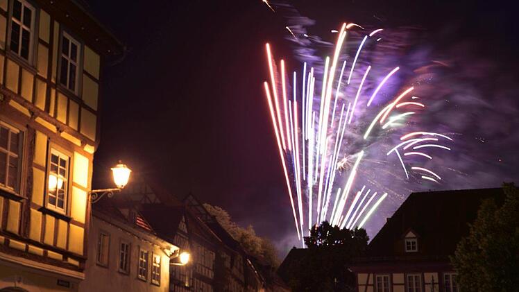 Das Feuerwerk "Magische Funken" tauchte am Samstagabend den Festplatz und die Altstadt von Königsberg  in den funkelnden Lichterglanz der Raketen und Leuchtkugeln. Gerold Snater
