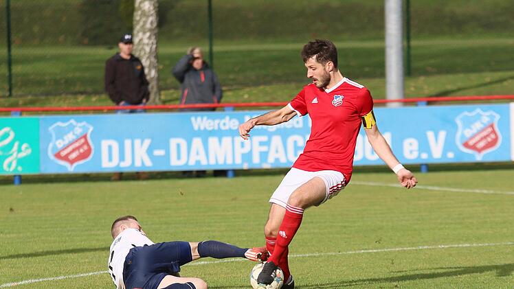 Stefan Greb (rechts) hat mit seinen Dampfachern in dieser Spielzeit einen schweren Stand.  Foto: Ralf Naumann
