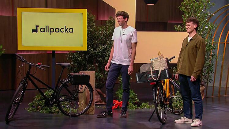 Mit ihrem "allpacka One" wollen Jonathan Vincentz (rechts) und Lukas Ludwig die L&ouml;wen &uuml;berzeugen.