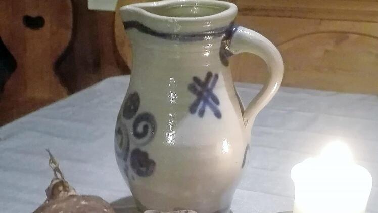 Eine beliebte Spezialität auf dem Höchstadter Kellerberg: die Blutwurst. Sie wurde mit Brot serviert und dazu gab es Bier aus dem Tonkrug. Zur besseren Verdauung empfahl sich Zwetschgenwasser oder Obstler.