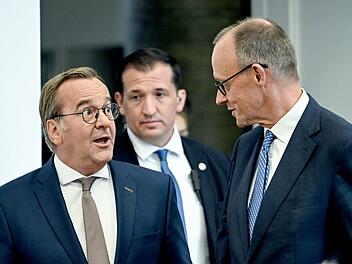 Pressekonferenz nach Kabinettssitzung im Bendlerblock