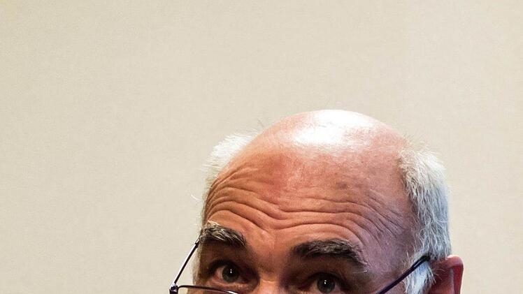 Oleg Dynov moderierte das Jubiläumskonzert im Coburger Haus Contakt.Foto: Jochen Berger