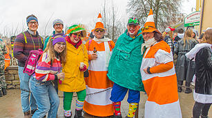 Buntes Faschingstreiben begeistert groß und klein.