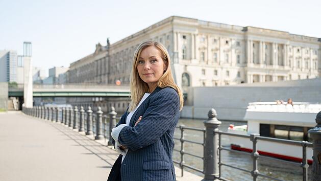 Judith Schrader (Nadja Uhl) ermittelt im neuen Fall der Krimireihe "Die J&auml;gerin" in den eigenen Reihen.