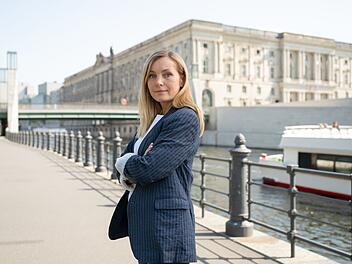 Judith Schrader (Nadja Uhl) ermittelt im neuen Fall der Krimireihe "Die J&auml;gerin" in den eigenen Reihen.