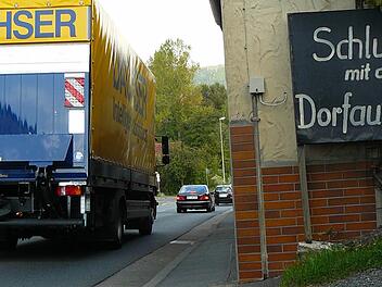 Lastwagen dürfen nachts auch weiterhin durch Untersteinach fahren. Foto: Matthias Beetz