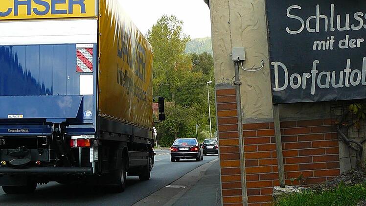 Lastwagen dürfen nachts auch weiterhin durch Untersteinach fahren. Foto: Matthias Beetz