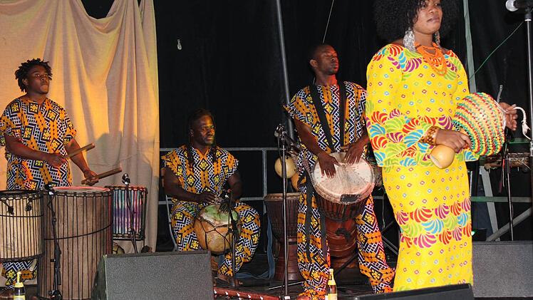 Mama Sanou ist eine Sängerinnen-Ikone der afrikanischen Musik. Fotos: fra-press