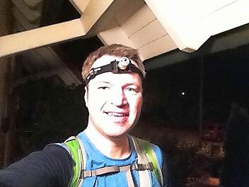 Nachts um ein Uhr gab es noch ein Selfie, dann ging es in die dunkle Nacht hinaus.