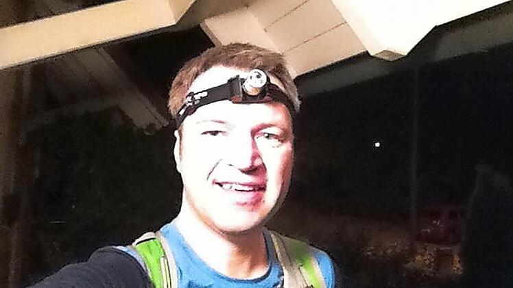 Nachts um ein Uhr gab es noch ein Selfie, dann ging es in die dunkle Nacht hinaus.