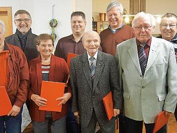 Ehrungen bei der SPD anlässlich des Neujahrsempfanges (von links): Thomas Lesch, Sigmar Metz, Michael Busch, Gertha Motschmann, André Külz, Albert Langguth, Ulrich Krause, Paul Rother, Wolfgang Ettrich, Jürgen Lorke  Foto: Doris Weidner