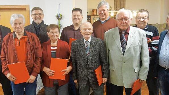 Ehrungen bei der SPD anlässlich des Neujahrsempfanges (von links): Thomas Lesch, Sigmar Metz, Michael Busch, Gertha Motschmann, André Külz, Albert Langguth, Ulrich Krause, Paul Rother, Wolfgang Ettrich, Jürgen Lorke  Foto: Doris Weidner