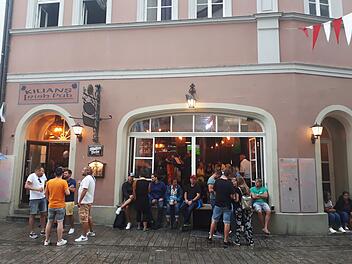 Bamberg: Beliebter Pub "Kilians" überrascht bei Sandkerwa-Premiere - "weniger Besucher als sonst"