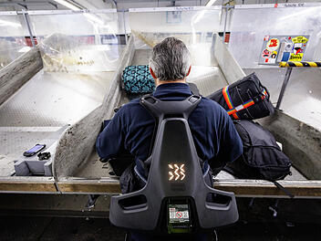 Airport N&uuml;rnberg setzt bei Gep&auml;cksortierung auf Exoskelette