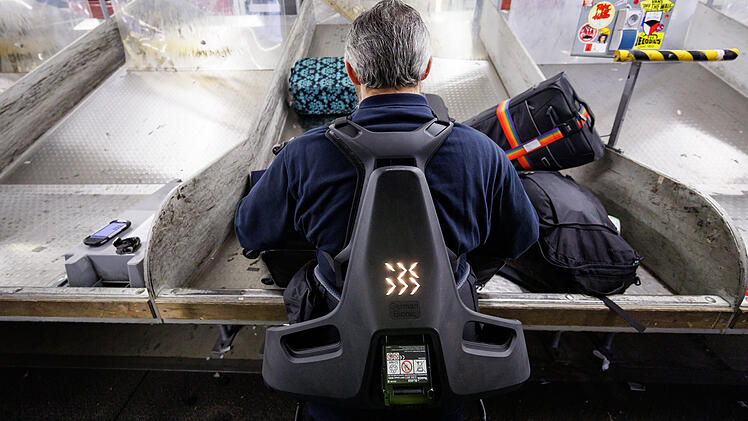 Airport N&uuml;rnberg setzt bei Gep&auml;cksortierung auf Exoskelette