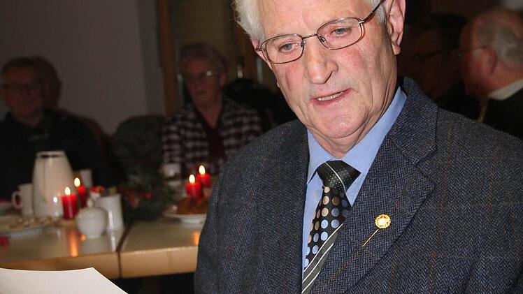 Seit vier Jahrzehnten ist Hans Lang aktiver Sänger im "Liederkranz". Fotos: Gerda Völk