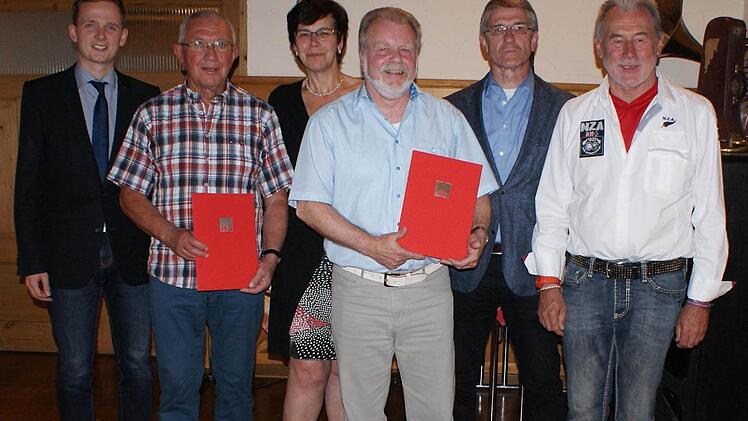Ehrungen für 25 Jahre (von links): Tobias Ehrlicher, Dieter Amberg, Susann Biedefeld, Lothar Gabriel, Michael Busch, Herbert Müller Foto: Stefanie Karl