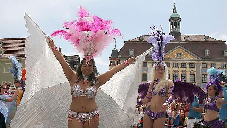 Impressionen vom Samba-Umzug 2015. Foto: Albert Höchstädter