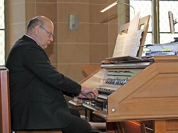 Bernhard Löw saß an der Orgel