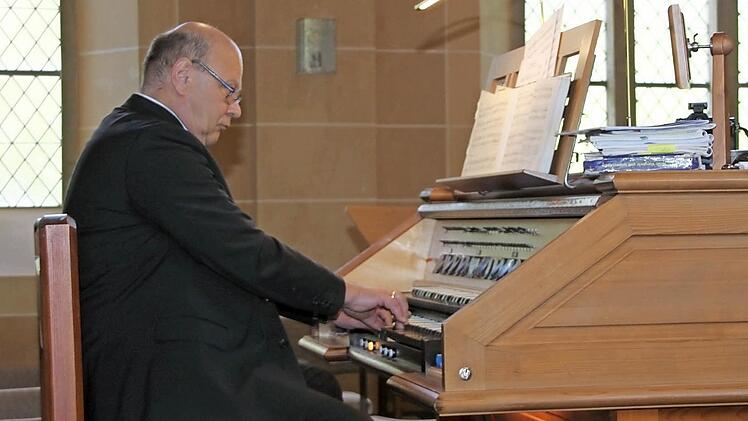 Bernhard Löw saß an der Orgel