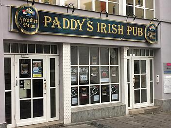 Seit Ende 2016 geschlossen: das Irish Pub auf der Mauer in Coburg. Foto: CT-Archiv/Oliver Schmidt
