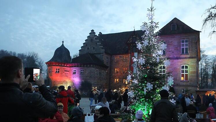 Der Schlosshof und die pittoreske Fassade locken Tausende an.Foto: Barbara Herbst